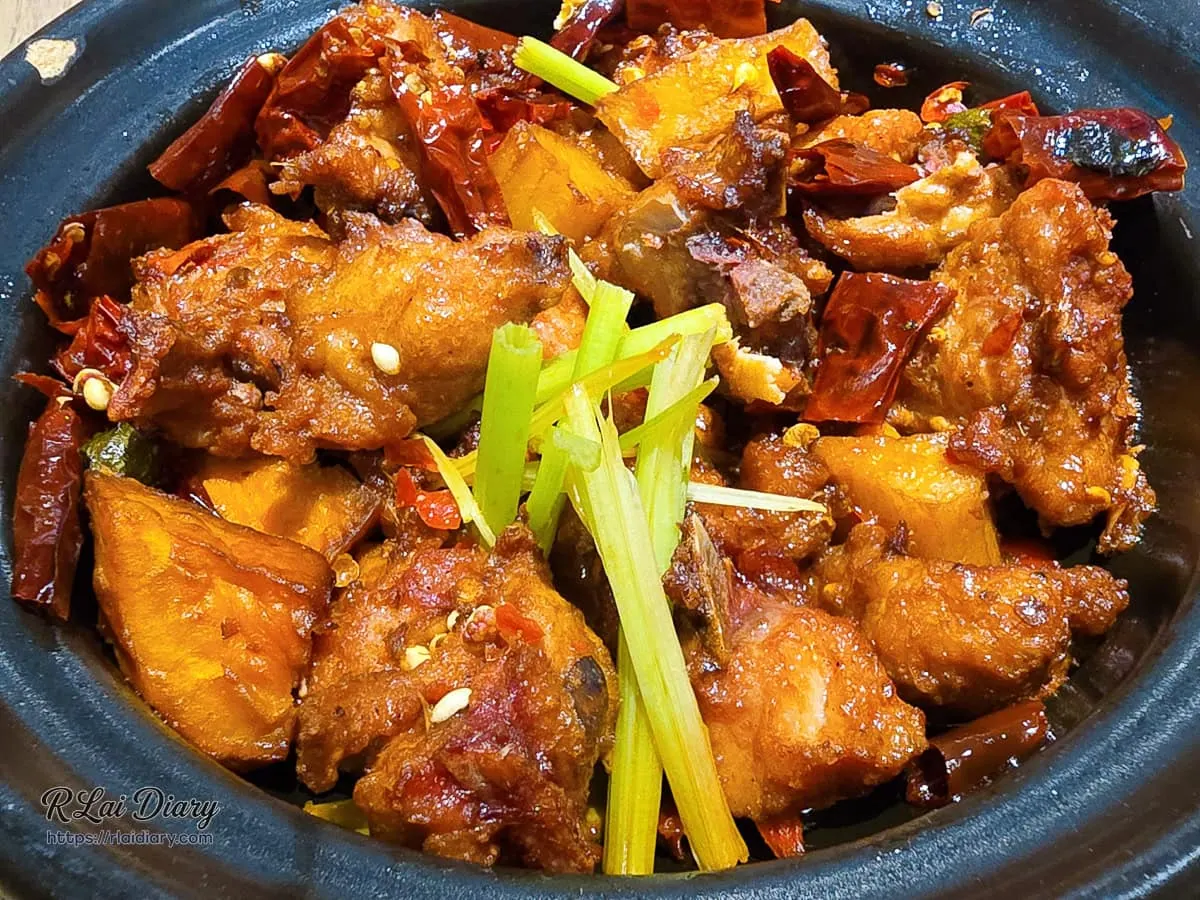 來呷飯川食堂勤美店麻辣夠味干鍋土豆土雞俯角照