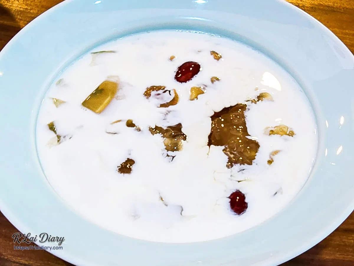 水澤潤舖招牌必點海燕窩雪耳燉奶與紅棗桂圓