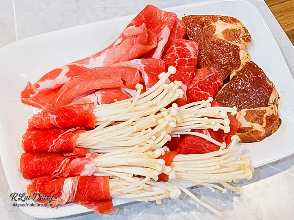 TenTen HOTPOT BBQ鮮嫩牛肉片與道地越式醃肉盤