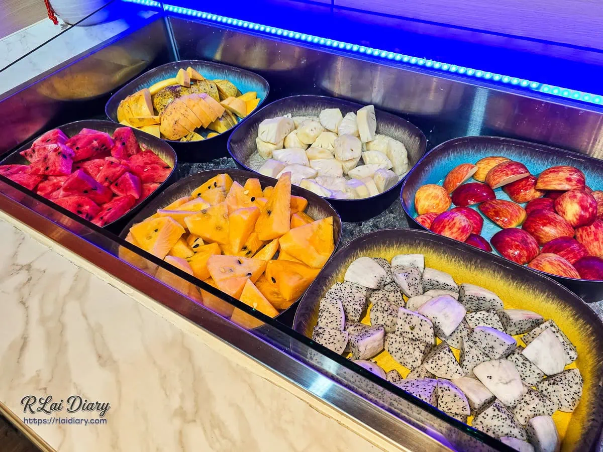 TenTen HOTPOT BBQ色彩豐富的新鮮當季切片水果