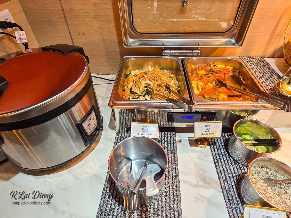 TenTen HOTPOT BBQ自助區熱騰騰炒麵與越式咖哩雞