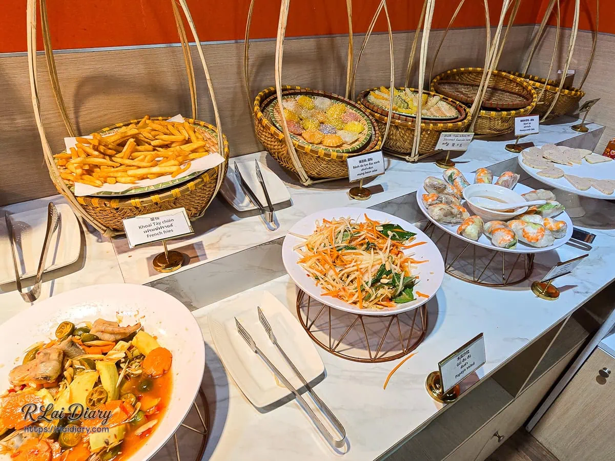 TenTen HOTPOT BBQ越式熟食區青木瓜沙拉與生春捲