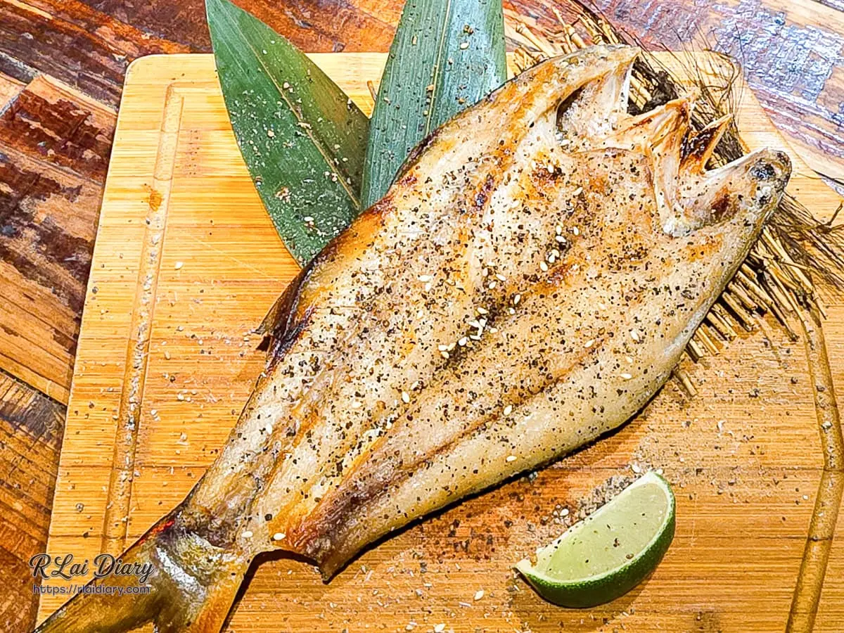 烤至表皮金黃酥脆的自製午仔魚一夜干