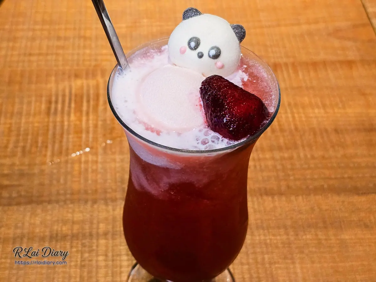 西門町打卡飲品INN CAFE：漂浮草莓泡泡與熊貓棉花糖