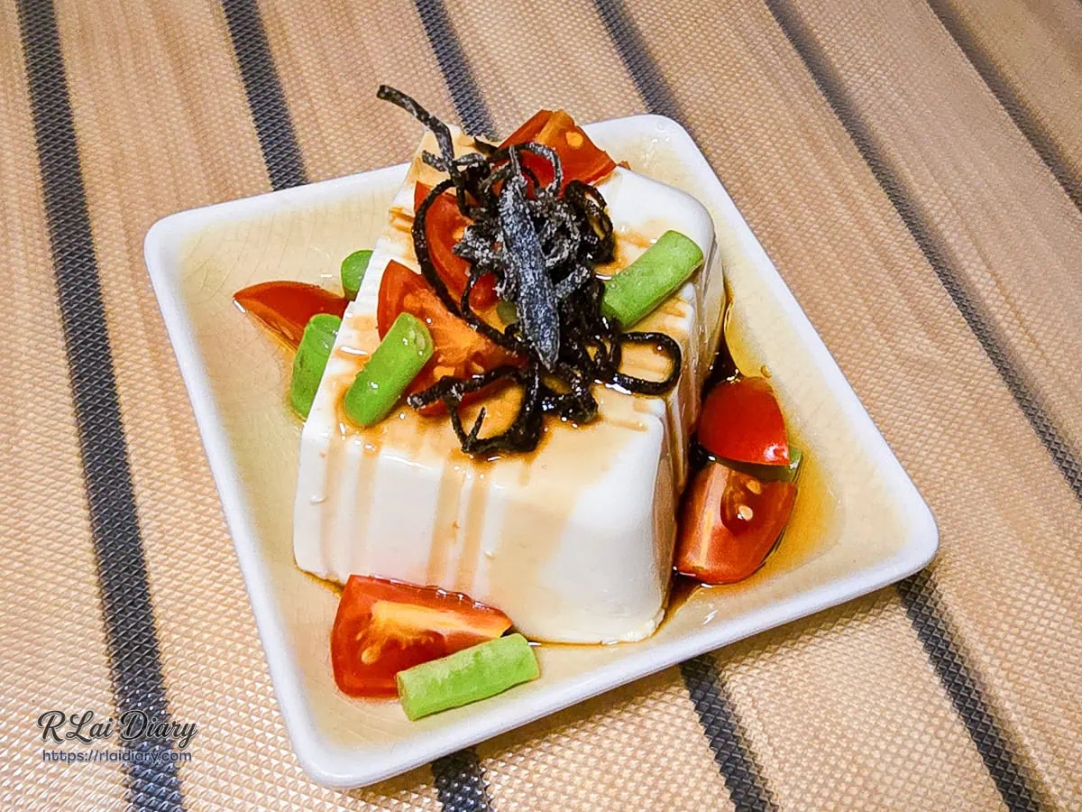 稷旬蒔堂居酒屋招待開桌菜：淋上香油與昆布鹽的清爽涼拌豆腐