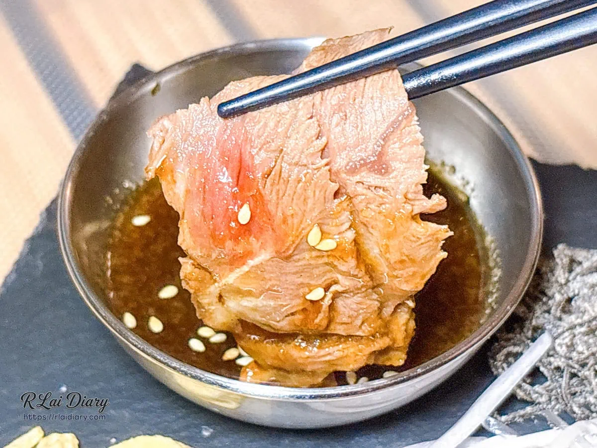 稷旬蒔堂居酒屋和風炙燒牛排沾取微酸甜特製和風醬汁近照