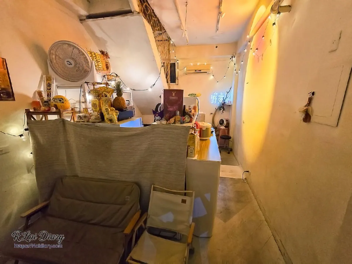 稷旬蒔堂居酒屋充滿日式招財御守與溫暖色溫的二樓空間