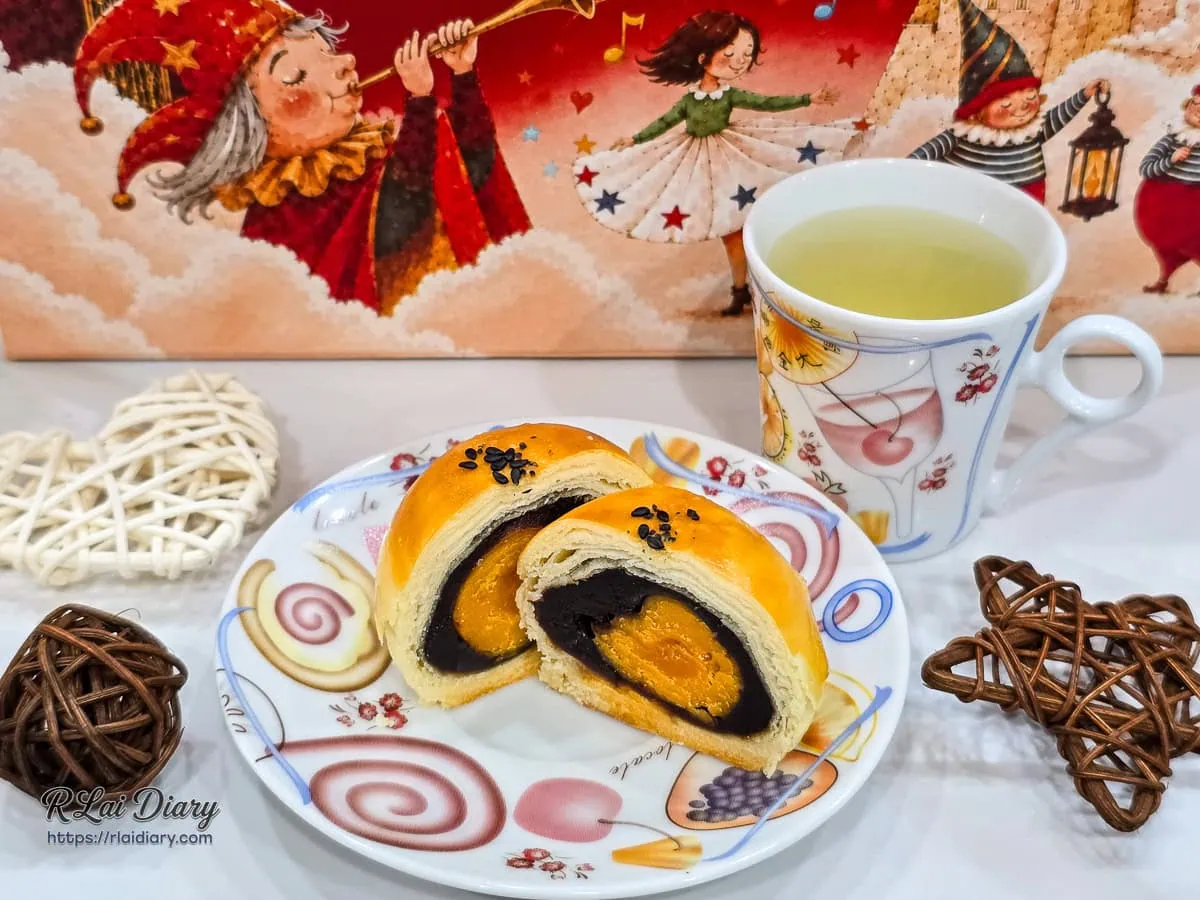 頂級棗泥蛋黃酥切面與熱茶搭配